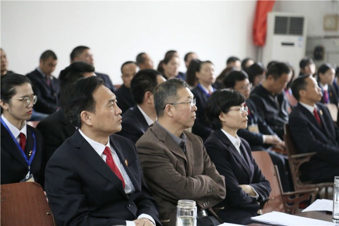 旁听席.jpg