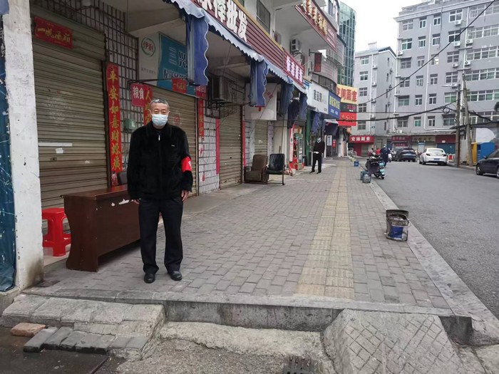 区法院一级警长李晓波，11月13日17：00卡口值守.jpg
